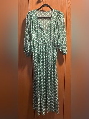 Green Geometric Midi Dress with Puff Sleeves